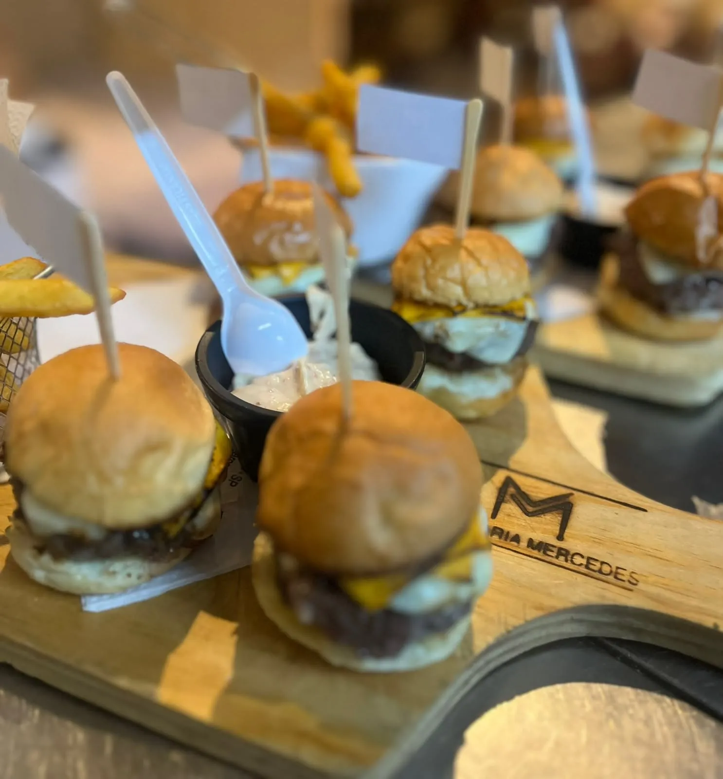 Porção de mini hamburguer
